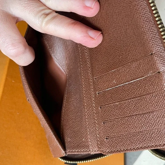 Authentic and rare Louis Vuitton Monogram Zippy Compact Wallet - Picture 7 of 12